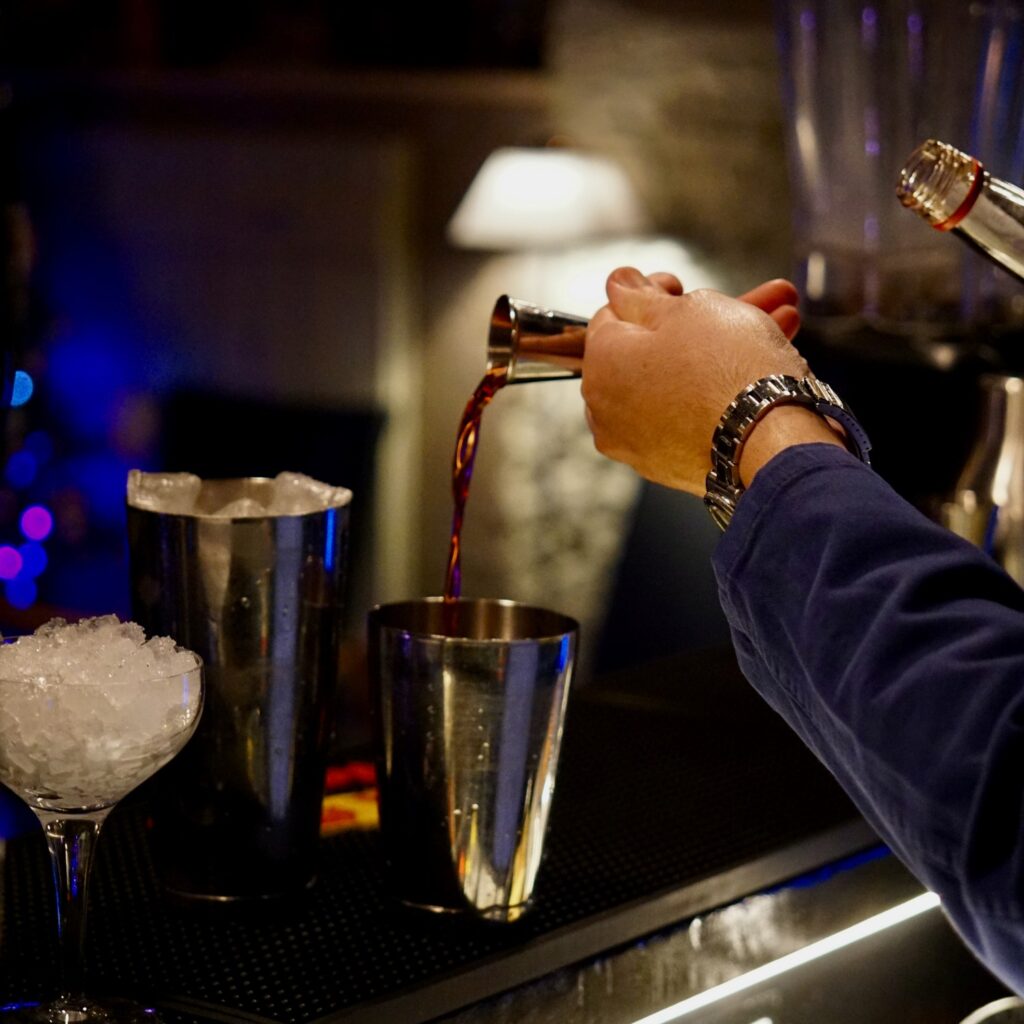 cocktail bar mons